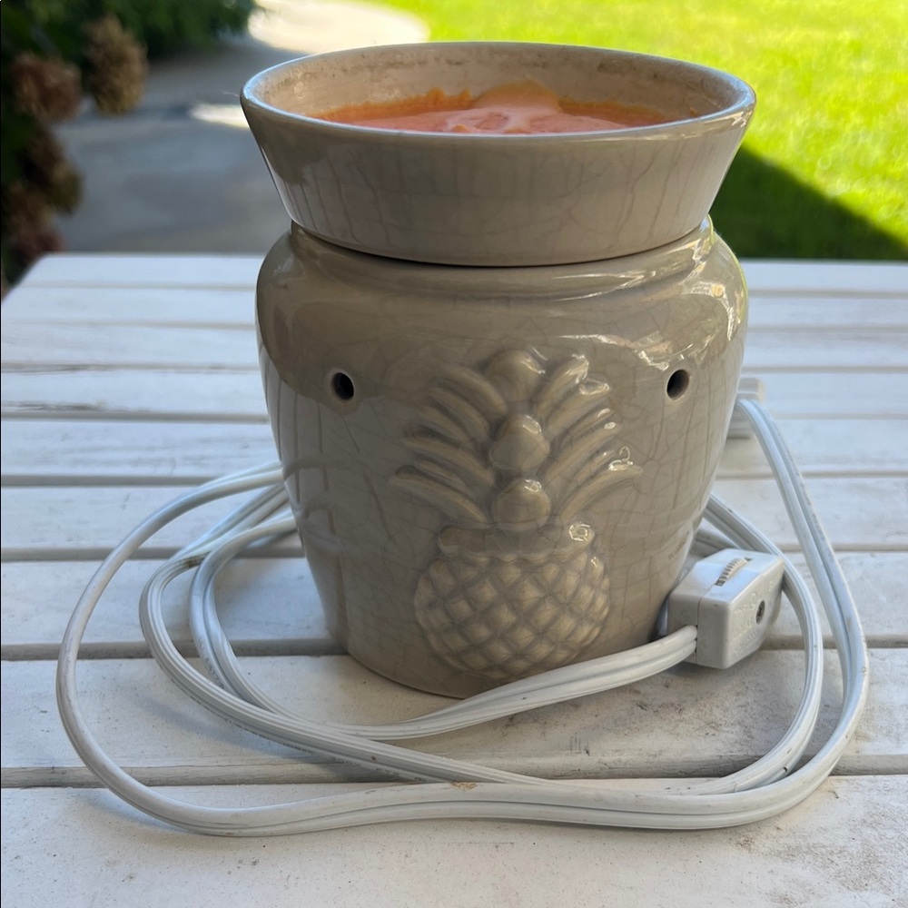 Pineapple Design Electric Wax Warmer - Cream. Scentsy